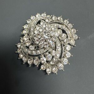 Elegant Vintage Silver Swarovski Brooch